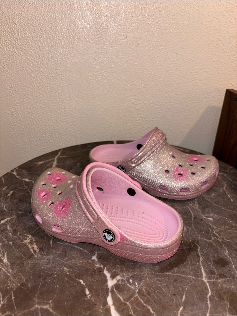 CROCS Kids Glitter Clogs in Light Pink Cow Print